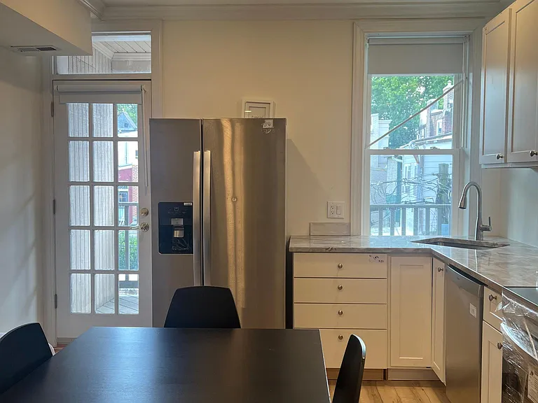 Level 2
Kitchen