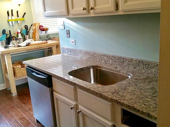 5th image of 1439 W Elmdale Ave APT 3N