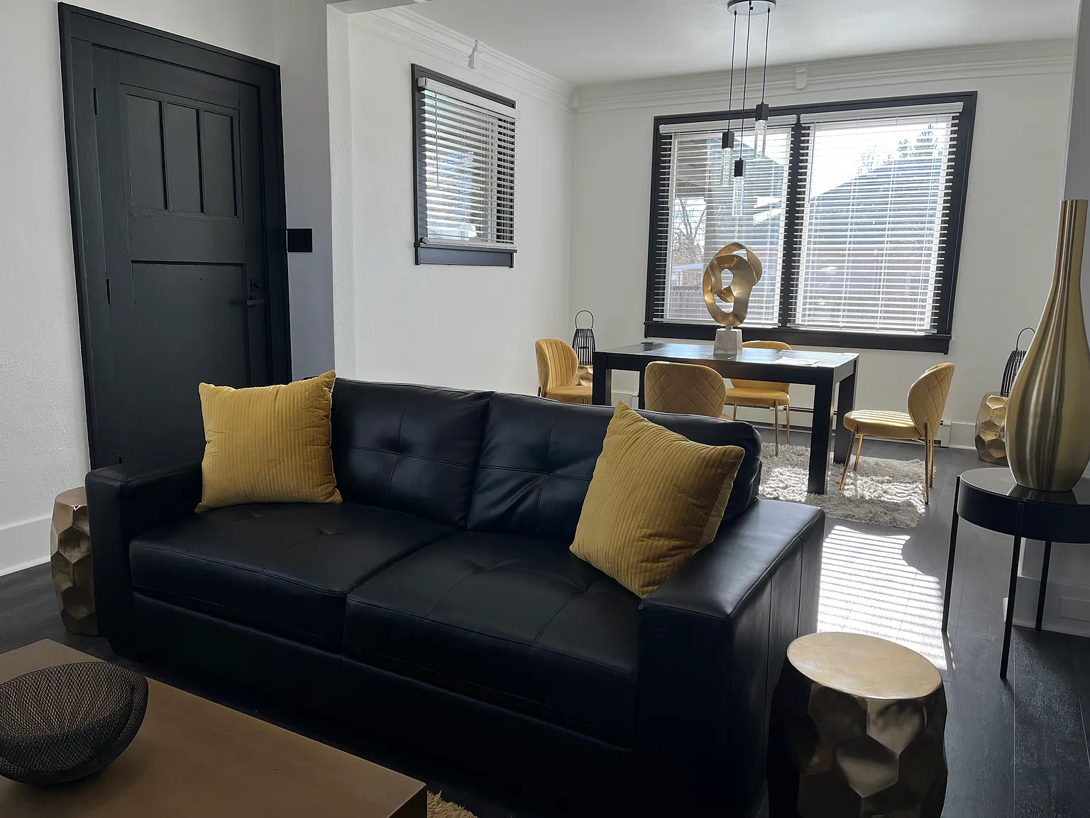 3 bed, 2136 sqft, $3,200 — Photo 3