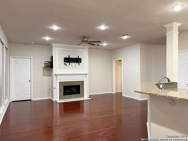 1321 Holmes Ln — Photo 3