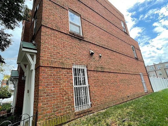 3rd image of 3735 Albert Irvin Cassell Pl NE #3735