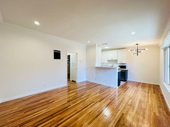 2nd image of 1733 Granville Ave APT 11