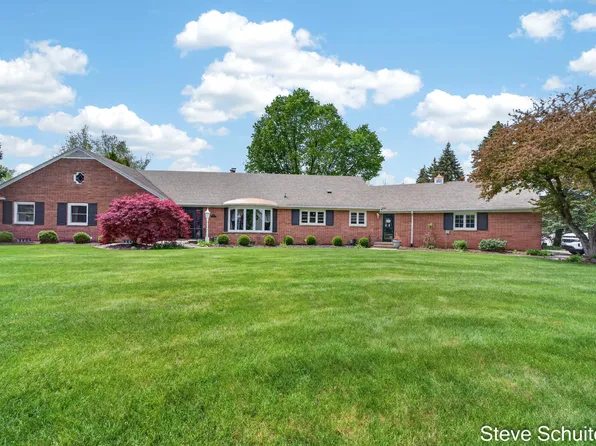3109 S Bluff Ct, Hudsonville, MI 49426