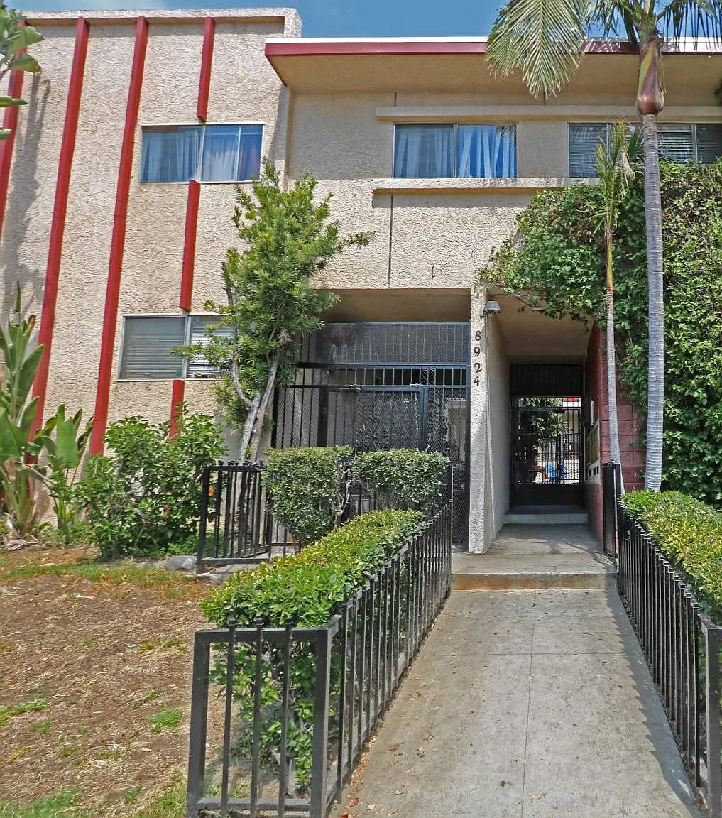 Chateau 8924 Van Nuys Apartments, LLC — Photo 2