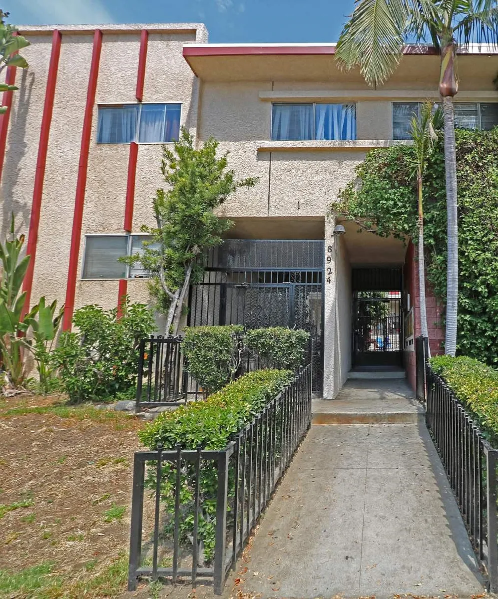 Building Photo - 8924 Van Nuys Blvd