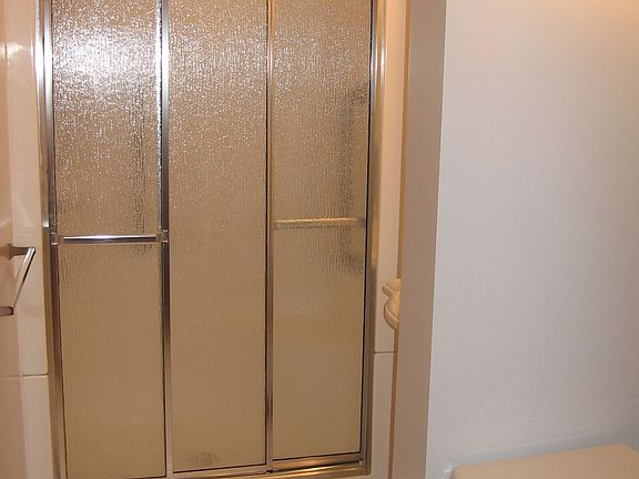 Main level Bath - large shower, top end fixtures
