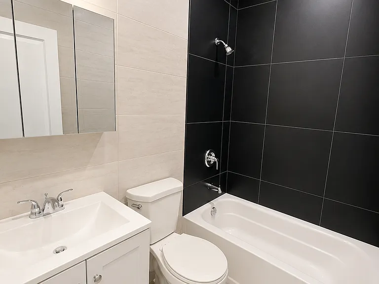 535 Hawthorne Ave #203 — Photo 4