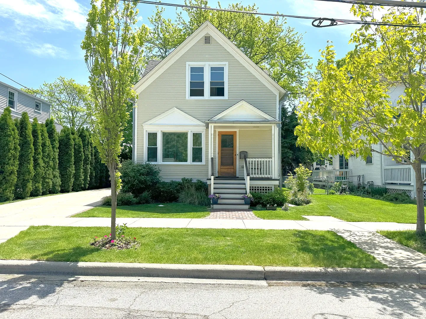 717 Elm St photo 1