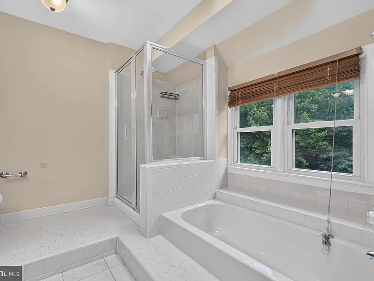 5402 Ashcomb Ct — Photo 25