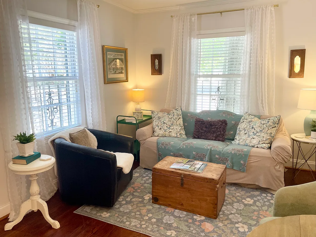Living Room - 215 W Taylor St