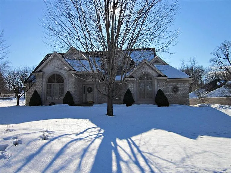 350 Tremont Ln photo 1