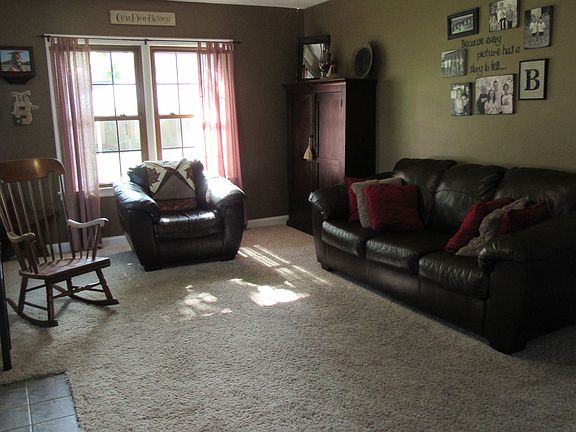 5th image of 605 W 10th St