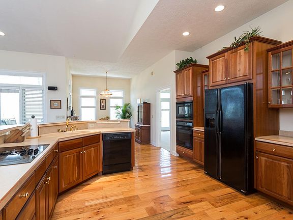 3rd image of 1173 Nelson Dr