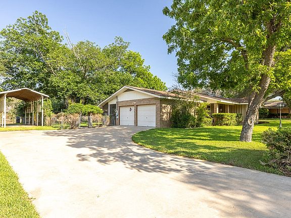 3rd image of 203 Crestwood Dr