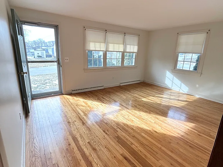 75 Hopeworth Ave — Photo 4