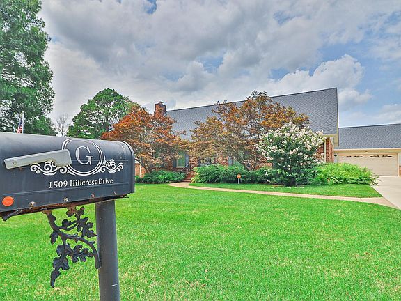 4th image of 1509 Hillcrest Dr