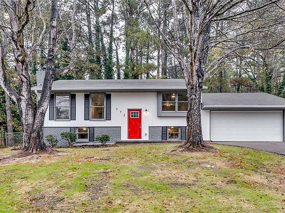 3rd image of 372 King Arthur Ct