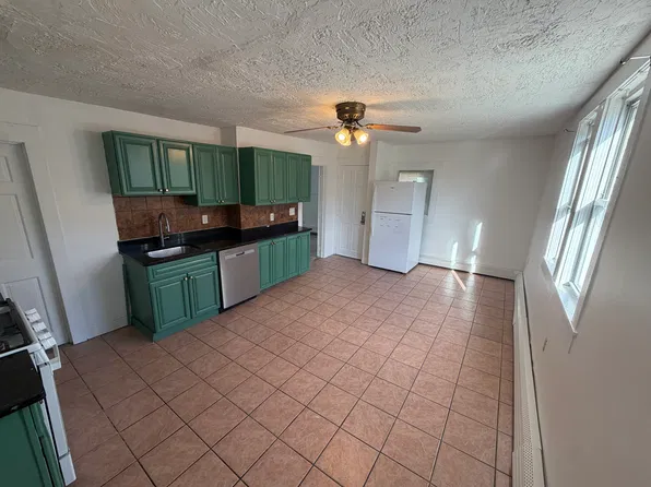 35 Clare St #3, Lowell, MA 01854