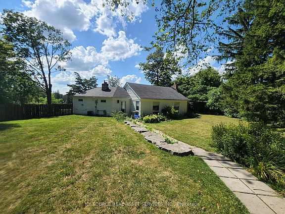 3rd image of 8 Renwood Pl