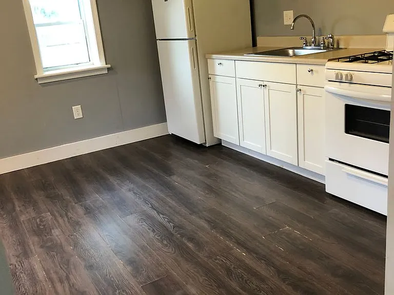 531 W King St — Photo 3