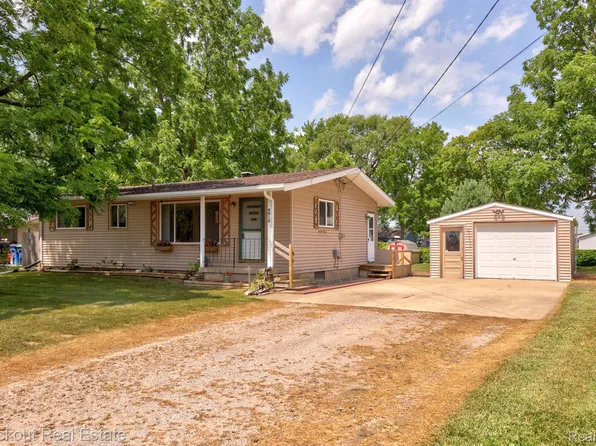 4912 Hepburn Rd, Saginaw, MI 48603