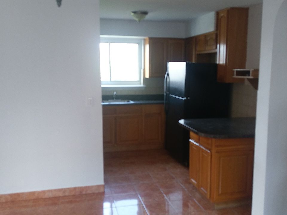 1st image of 2585 Lurting Ave