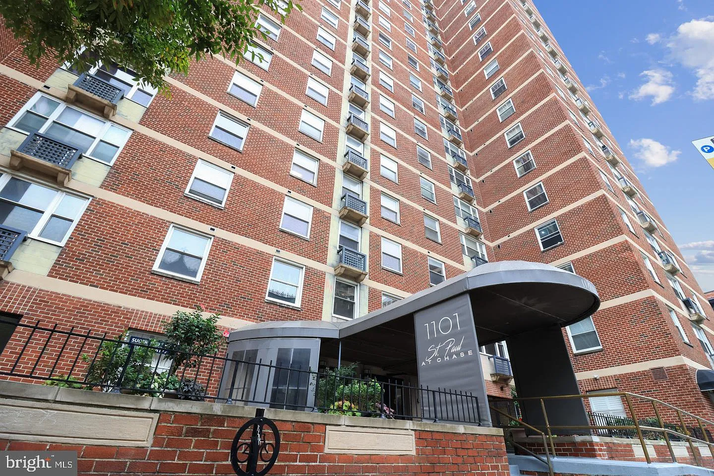 1 bed, 1.0 bath, 734 sqft, $1,400 — Photo 1