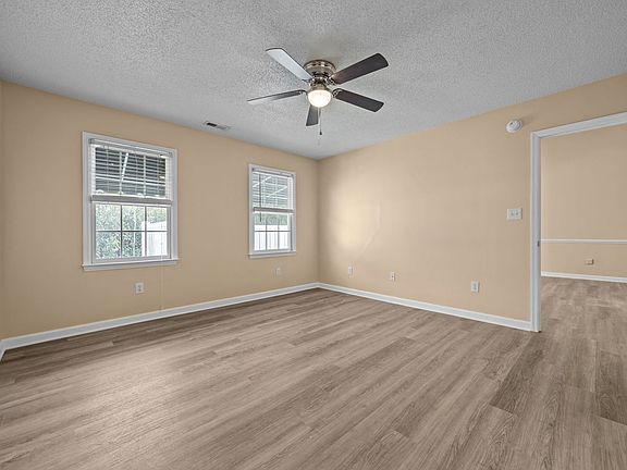 3rd image of 101 Fairwoods Ct