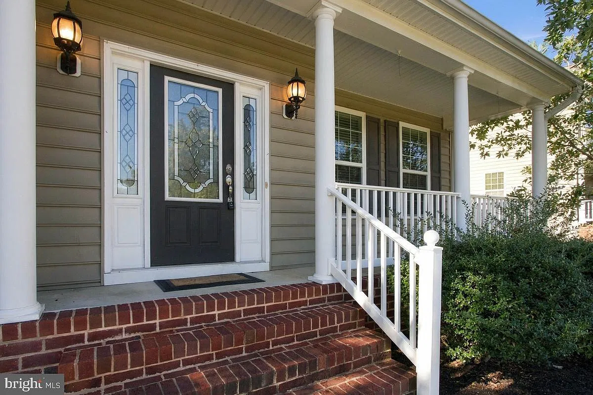 5 bed, 3.5 bath, 3819 sqft, $3,950 — Photo 4