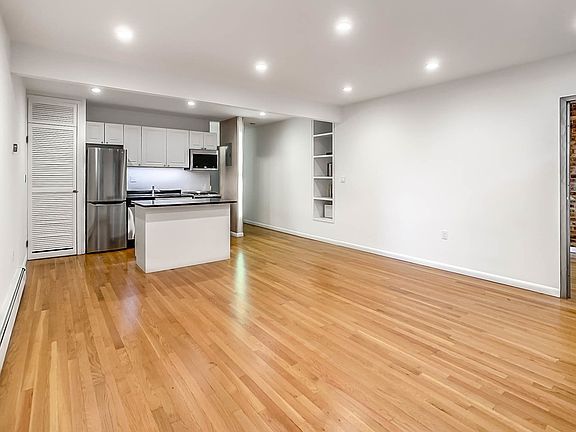 3rd image of 509 E 6th St #2A