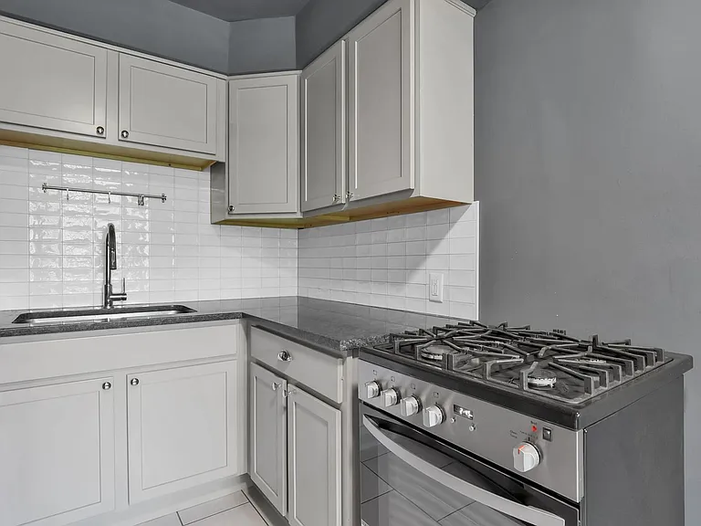 441 E Town St #209 — Photo 7