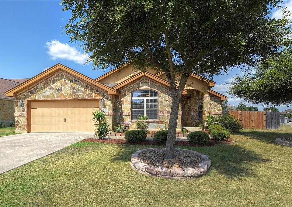 1st image of 820 Lodge Creek Dr