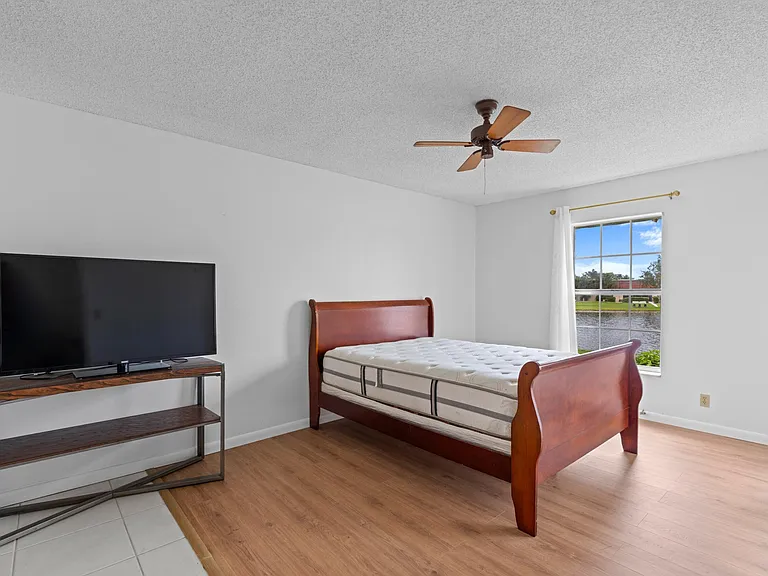 315 Cape Cod Cir #B — Photo 11