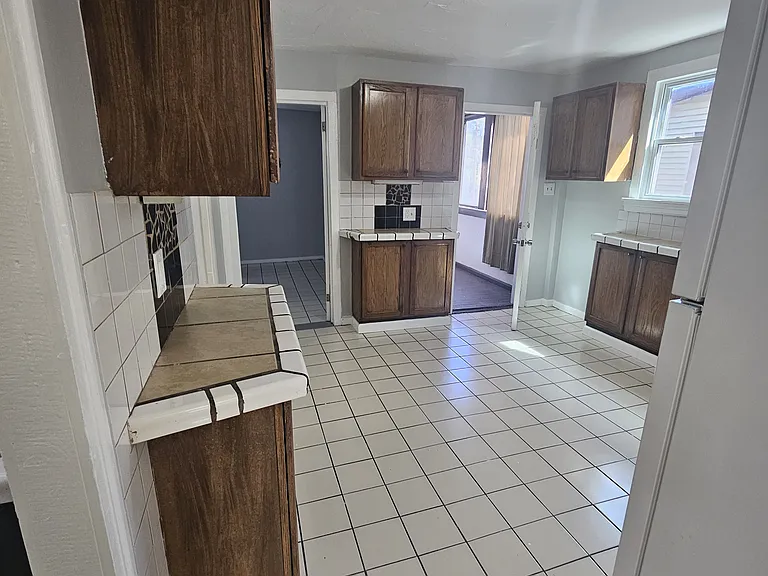 106 Rockwell Ave #1 — Photo 6