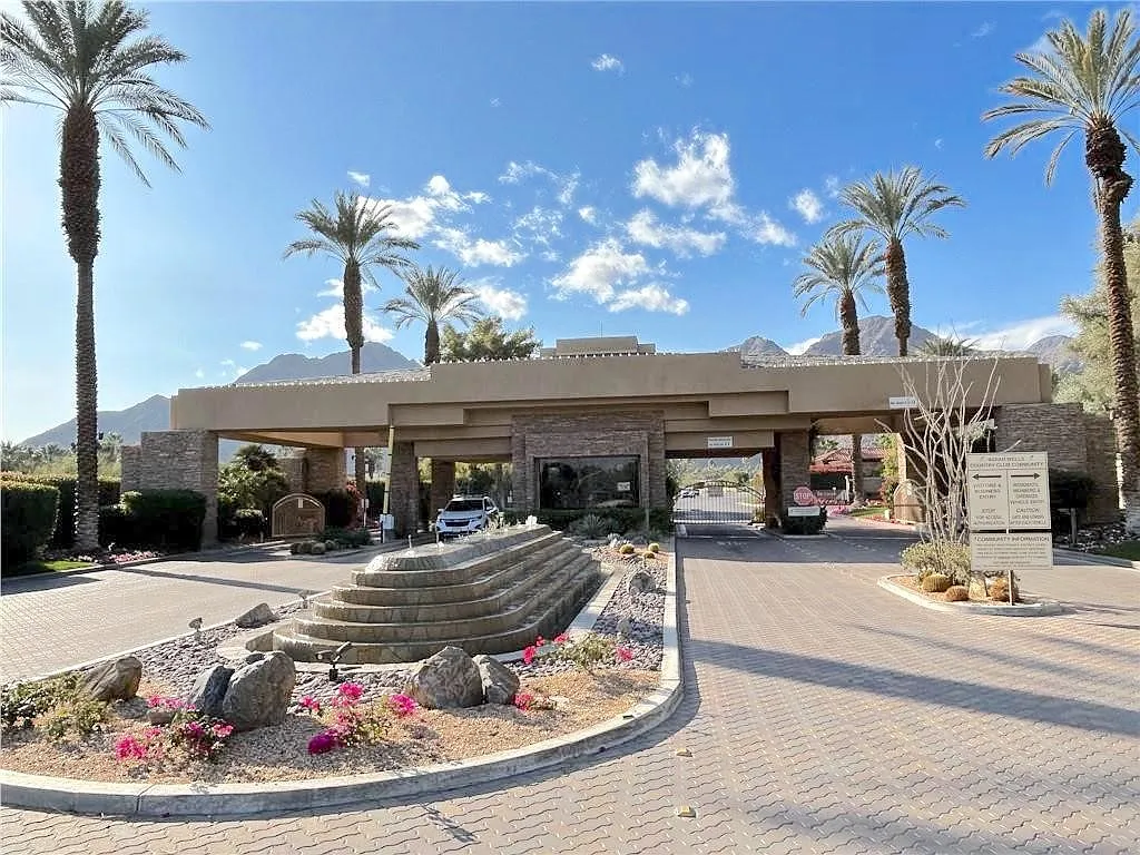 4 bed, 2.5 bath, 2837 sqft, $5,900 — Photo 3