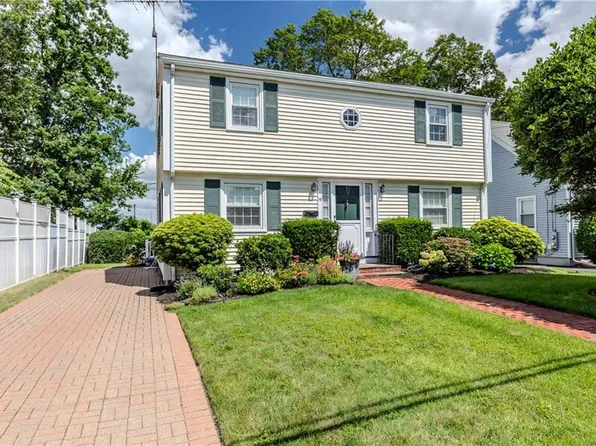 19 Longue Vue Ave, North Providence, RI 02904