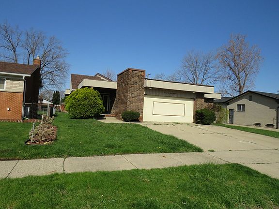 3rd image of 21347 Majestic Ave