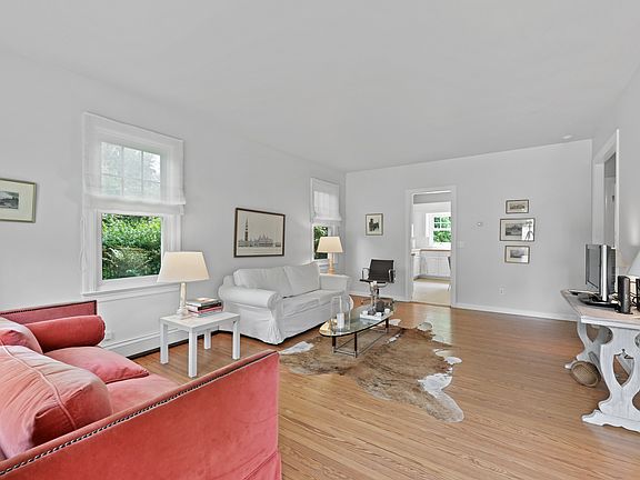 5th image of 84 Meeting House Ln