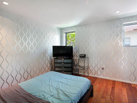 3rd image of 1601 West Ave APT 207