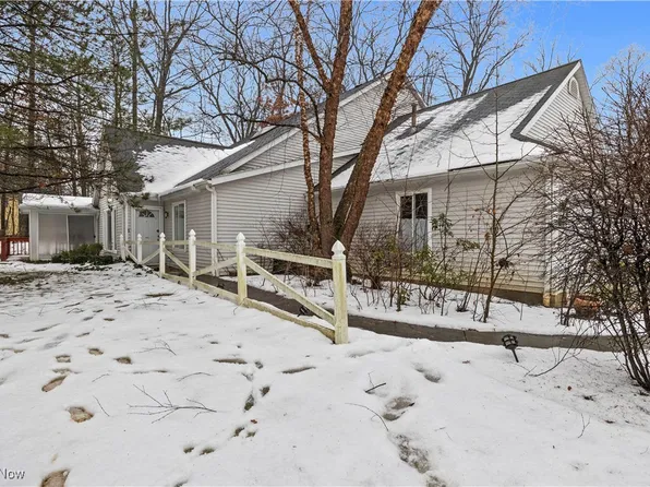 618 Hunters Trl, Akron, OH 44313