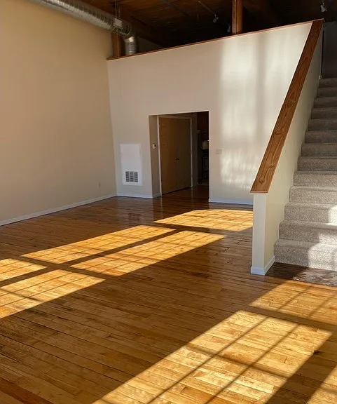 Victoria Riverside Townhouse Lofts — Photo 4