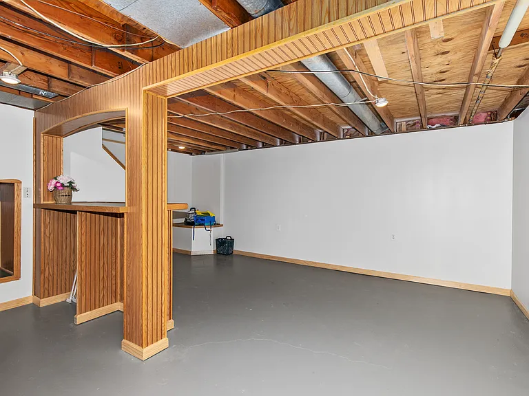 1644 Pennoyer Ave — Photo 17