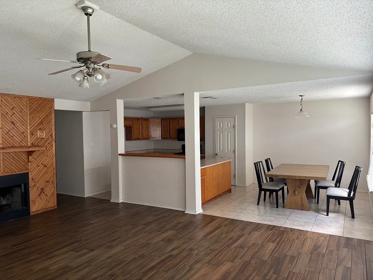 Building Photo - 2012 Dylan Dr