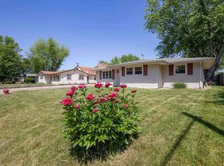 2403 11th St, Silvis, IL 61282