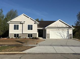 267 Cardinal Dr, Sullivan, WI 53178