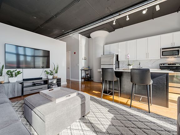 5th image of 565 W Quincy St Unit 512