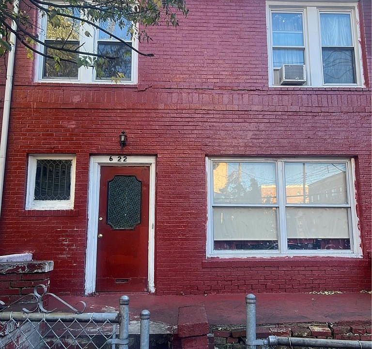 2nd image of 622 E 223rd Street