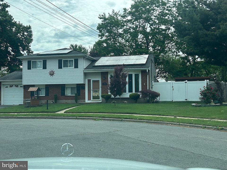 1st image of 69 Lakeview Ct