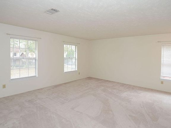 4th image of 3215 Birch Creek Dr