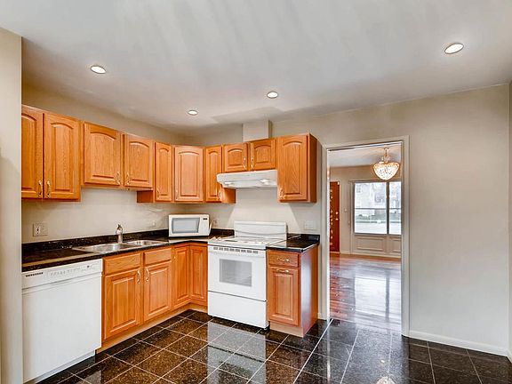 5th image of 1714 Montreal Ave